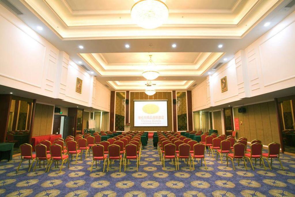 Vienna Hotel (Guangzhou Hanxi Changlong Park Branch) 46/51