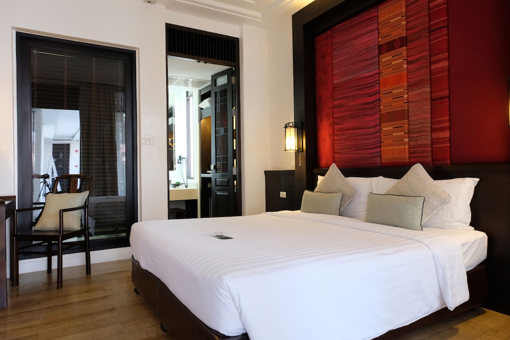 SUPERIOR, DOUBLE OR TWIN BED
