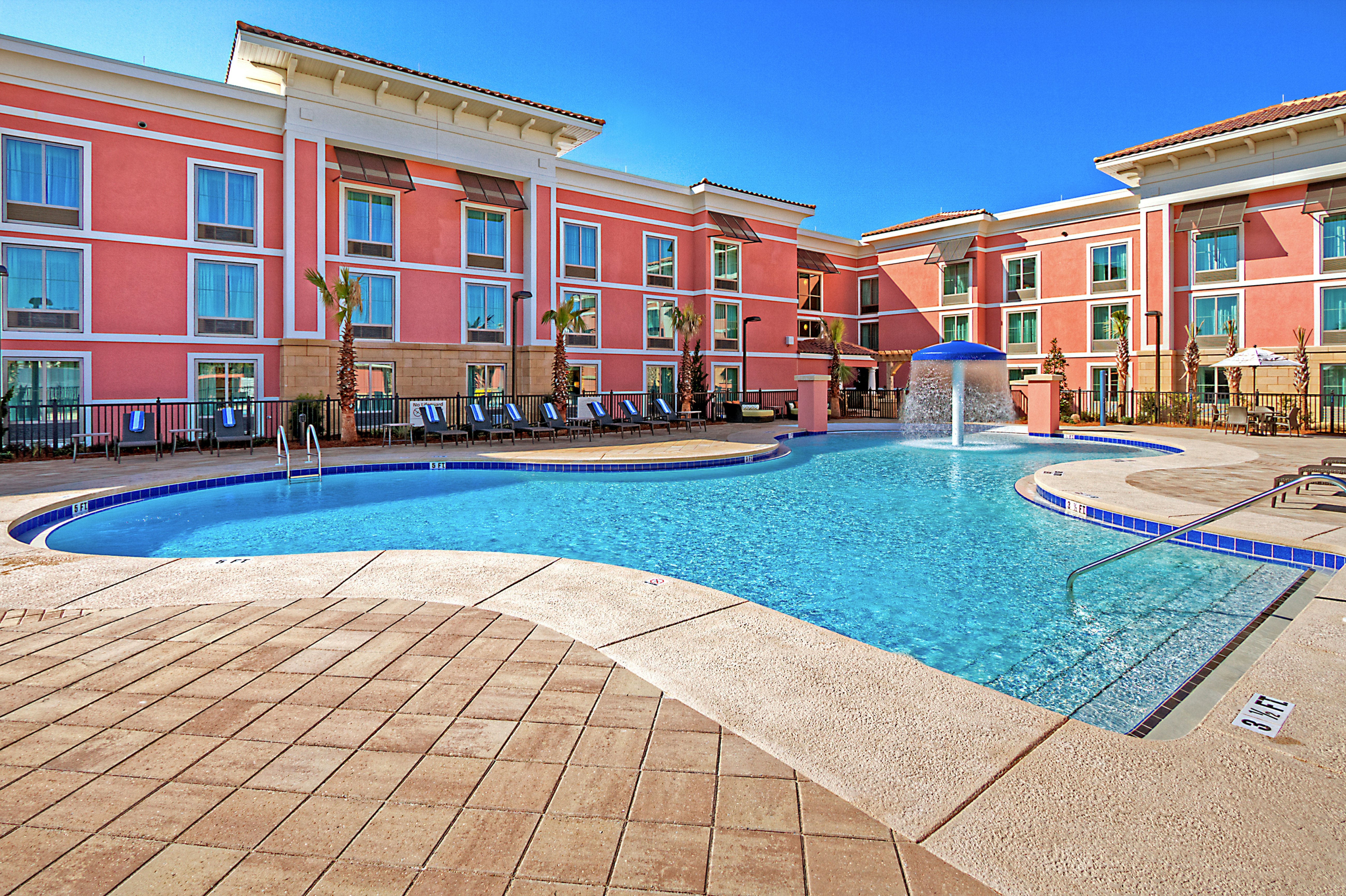 Hampton Inn & Suites Destin 63/69