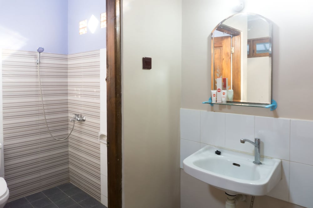 OYO 942 Srikandi Hotel 34/36