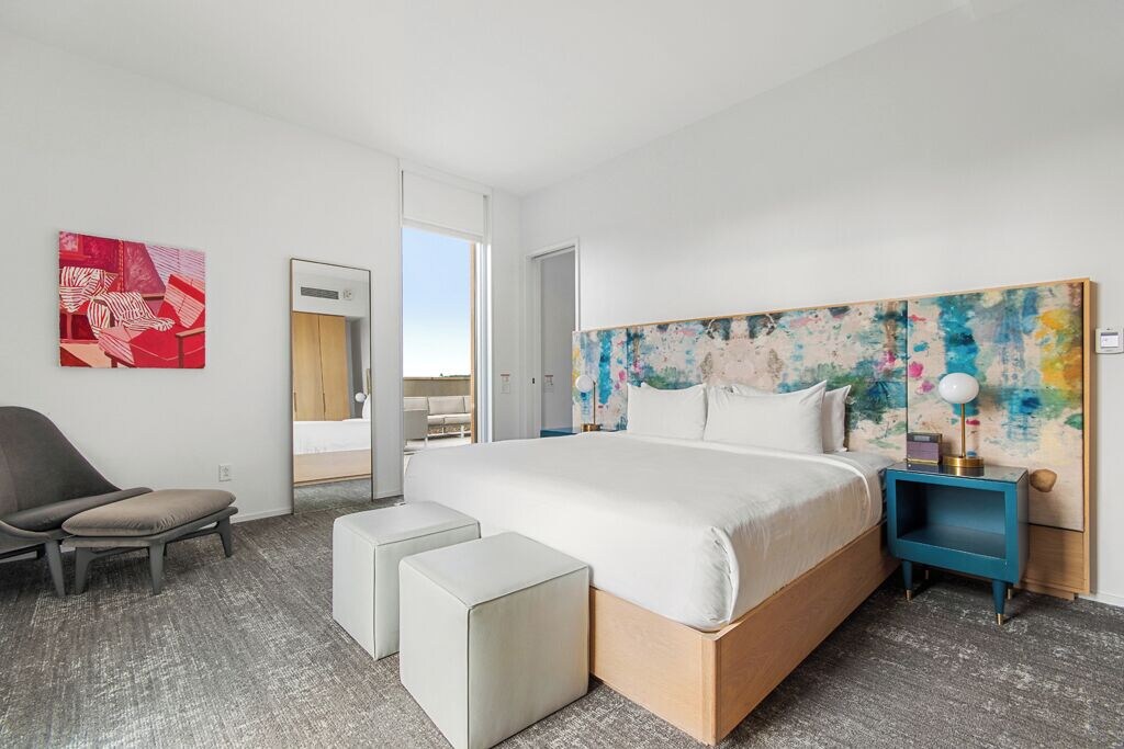 Suite, King Bed, Sofa, Balcony