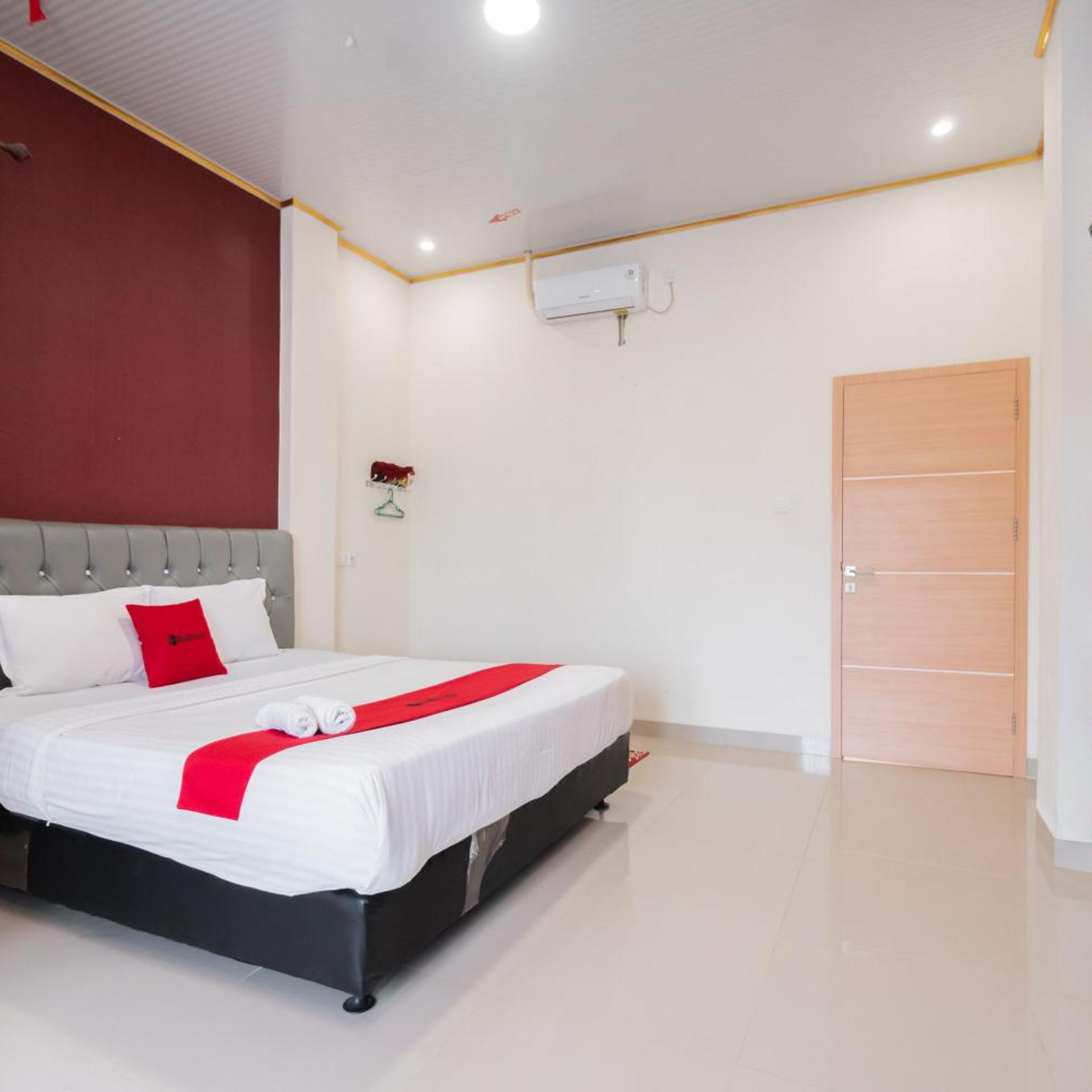 OYO 1648 Penginapan Three Joye 15/47
