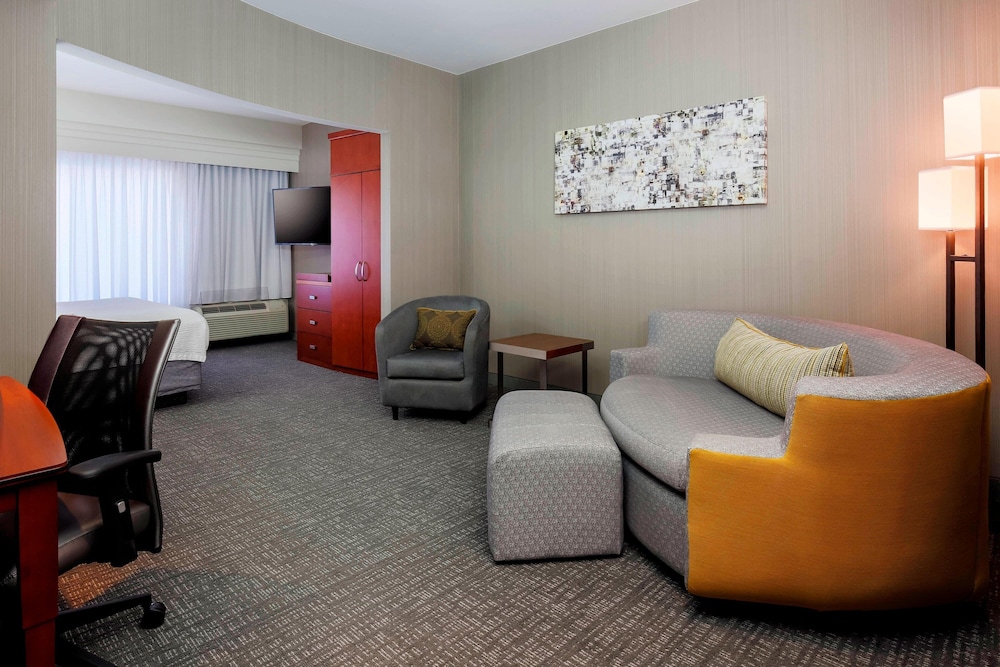 Courtyard Dallas Arlington South 31/53
