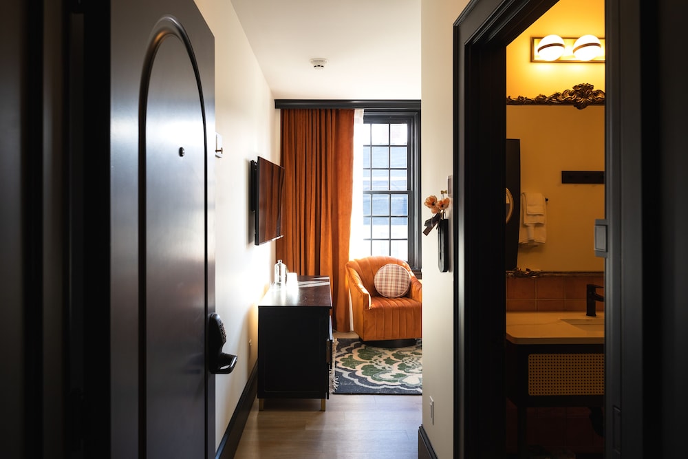 Hotel Thaxter 11/50