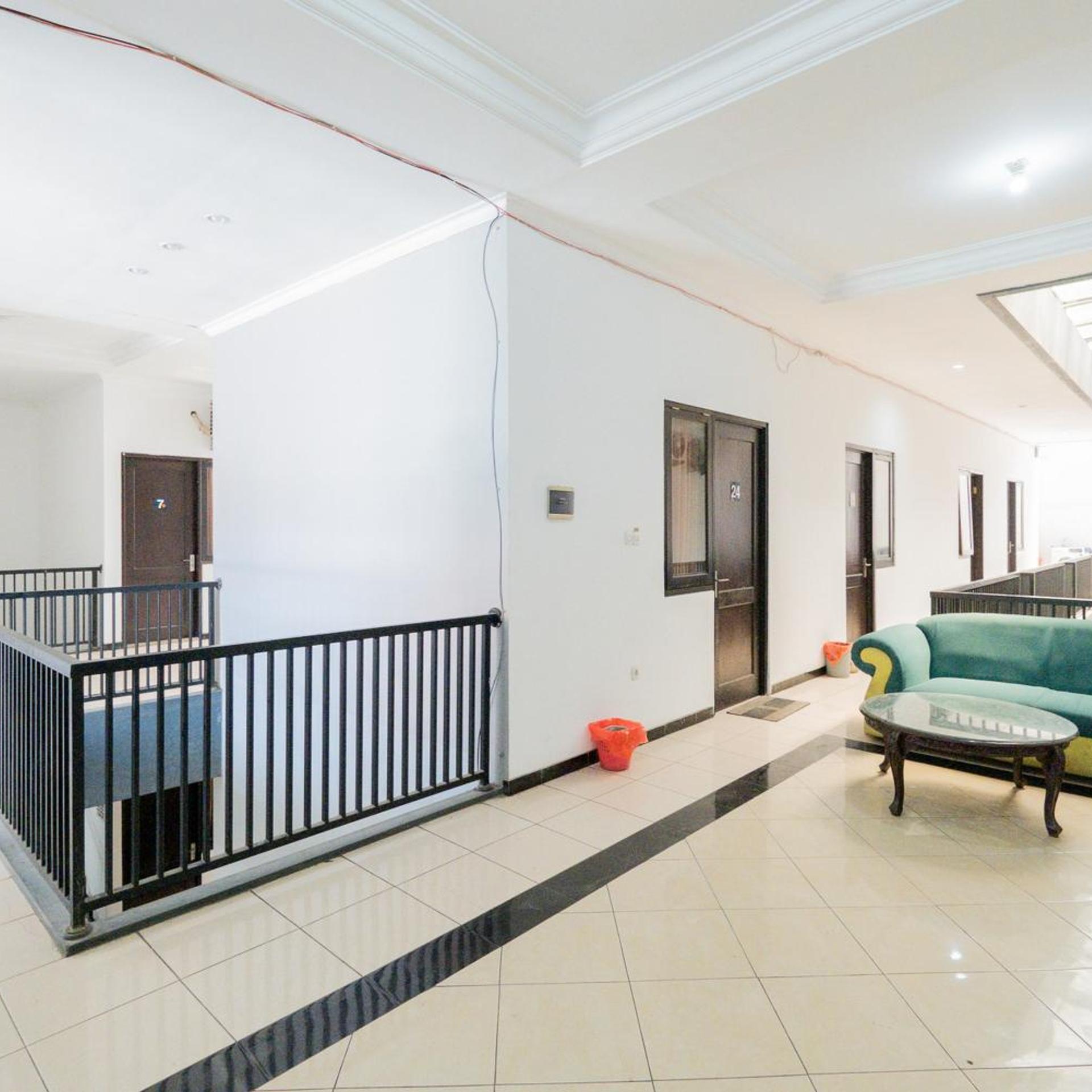 OYO Flagship 90524 Holistay Surabaya New 5/33