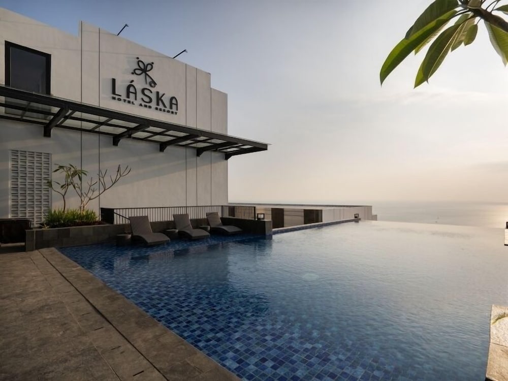Laska Hotel and Resort Ciletuh 34/40