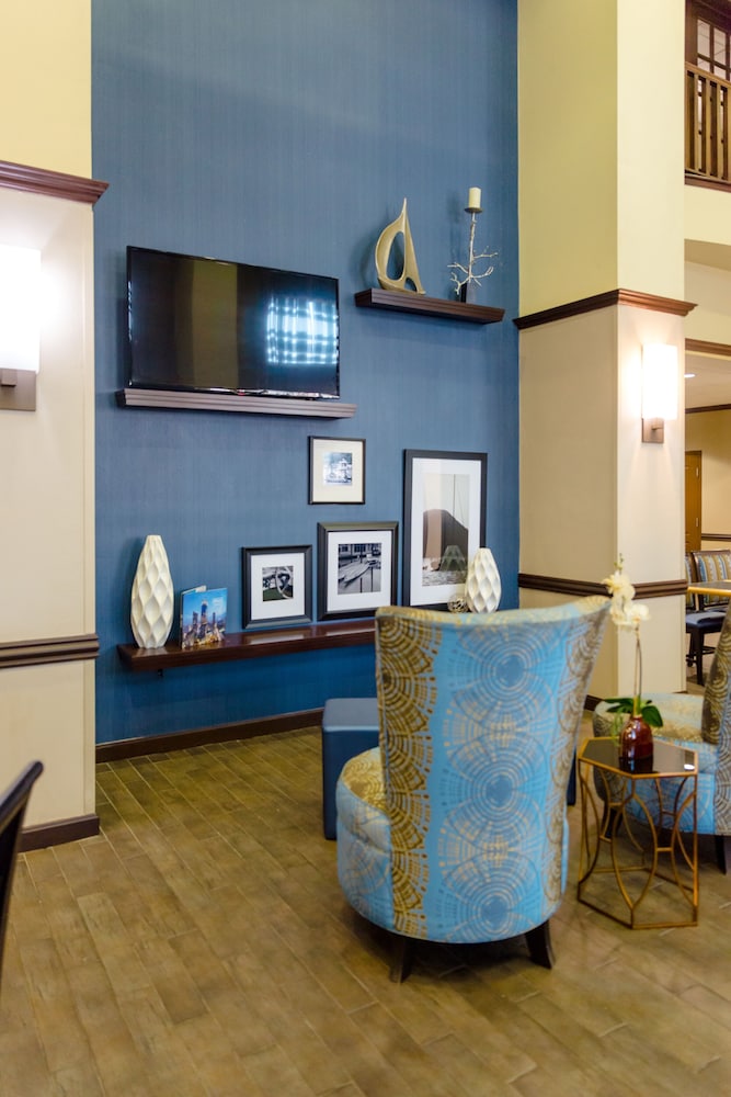 Hampton Inn and Suites Port Arthur, TX 32/47