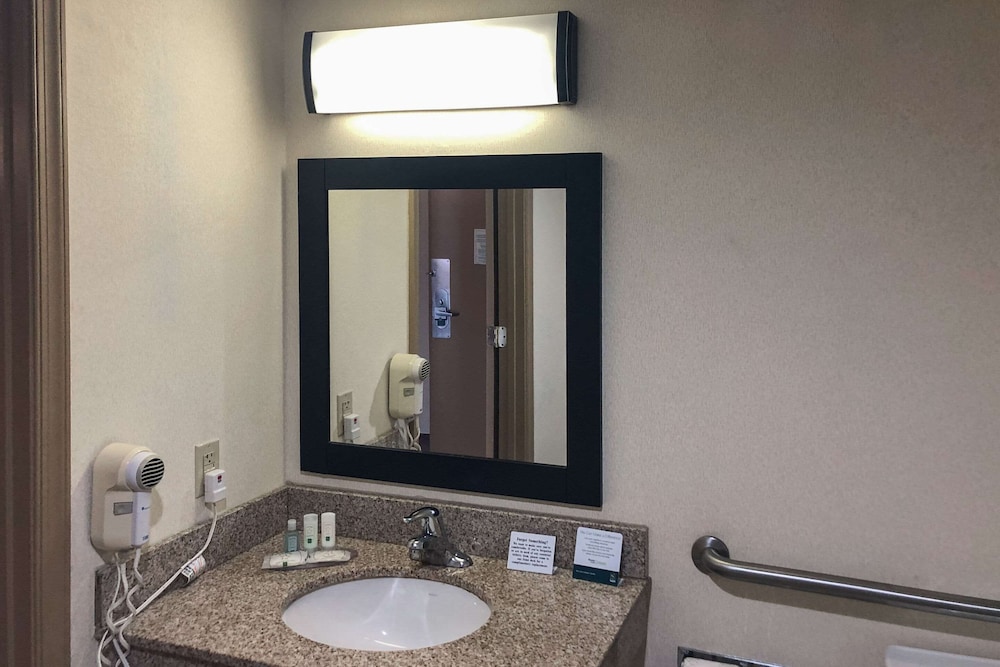 Quality Inn Near Joint Base Andrews-Washington Area 15/36
