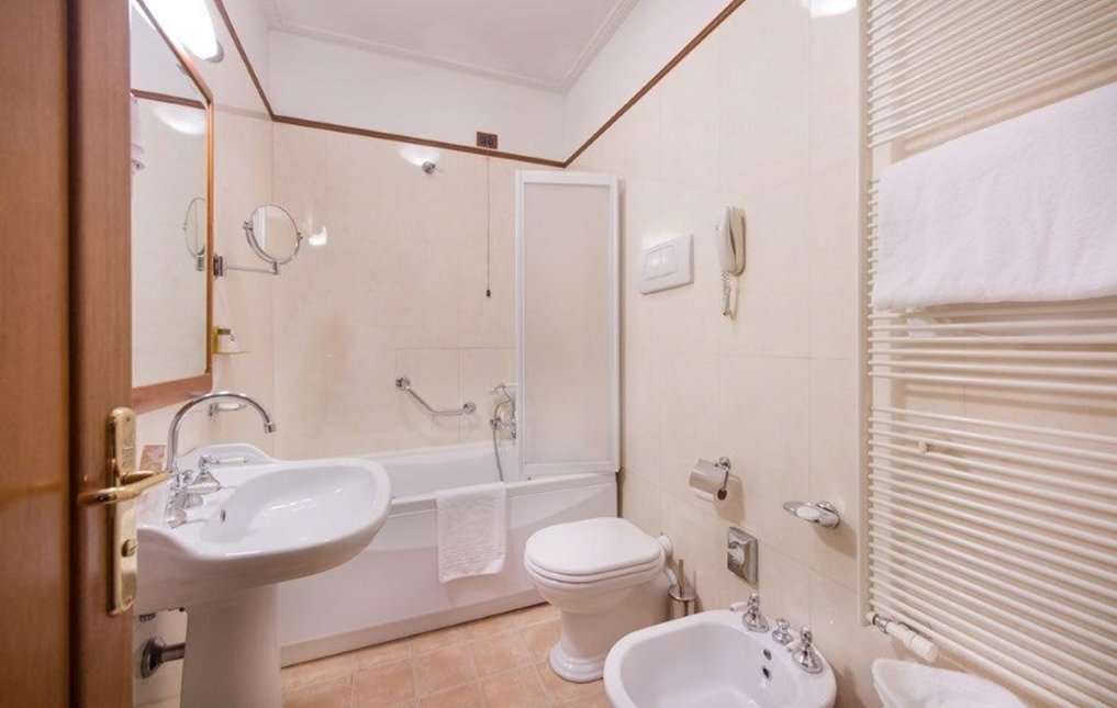 Strozzi Palace Hotel 40/42