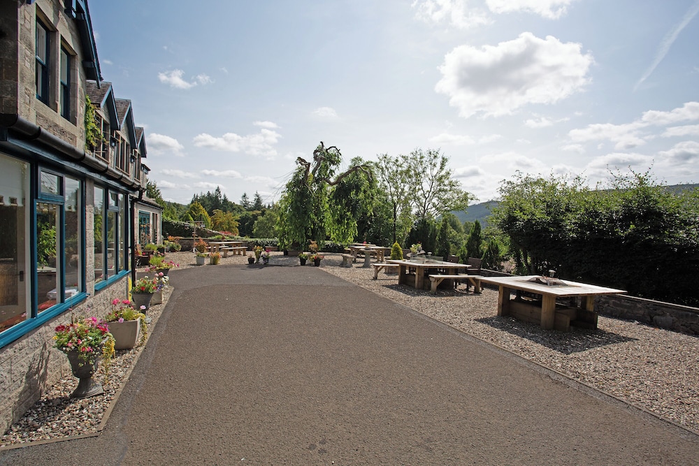 Rosemount Hotel 44/57
