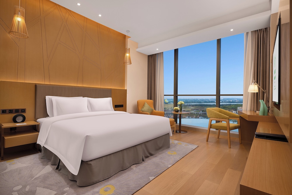 Holiday Inn Changsha Dawangshan 24/72