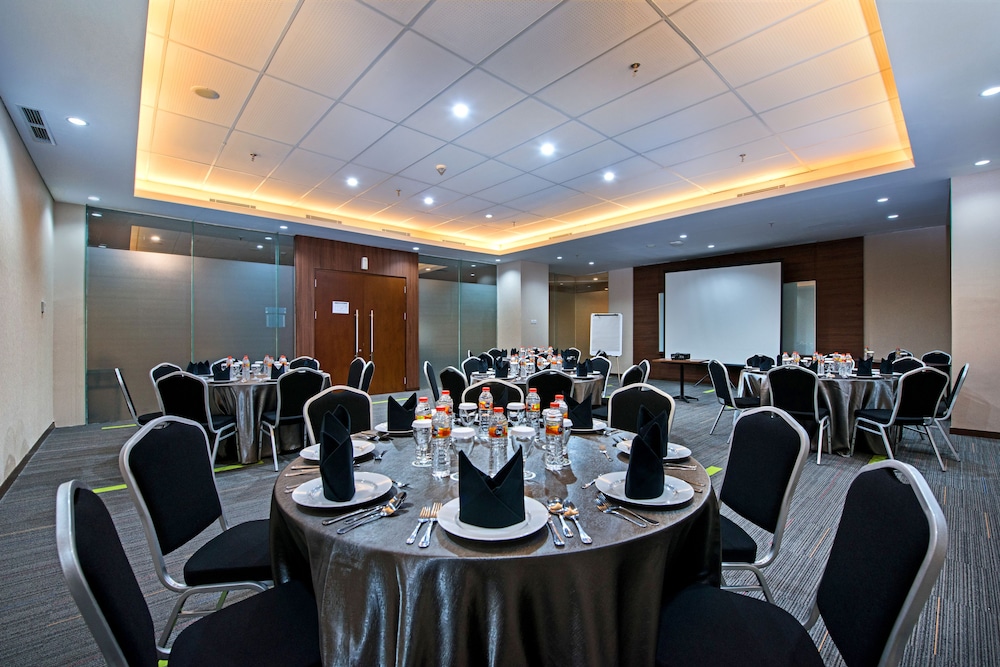 Grand Whiz Poins Square Simatupang 46/53