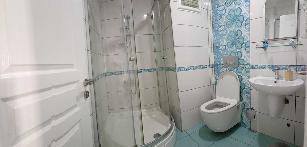 Mai Hotel 47/50