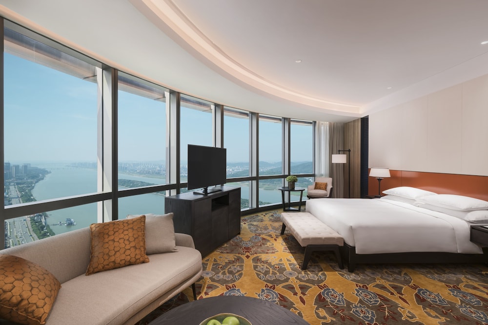 Grand, Club, Deluxe, King Bed, River View