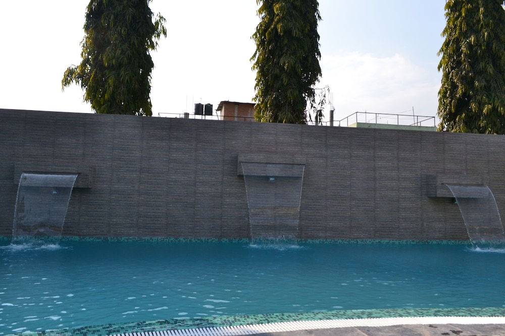 Atithi Resort And Spa 64/67
