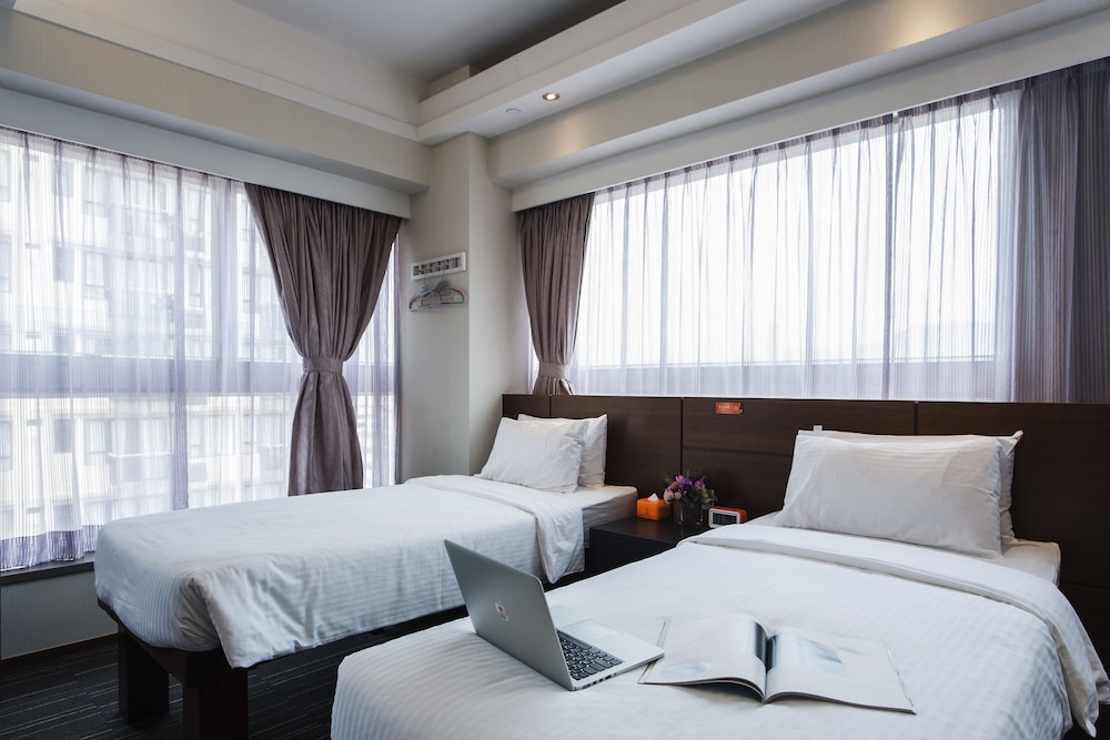 SUITE, QUADRUPLE
