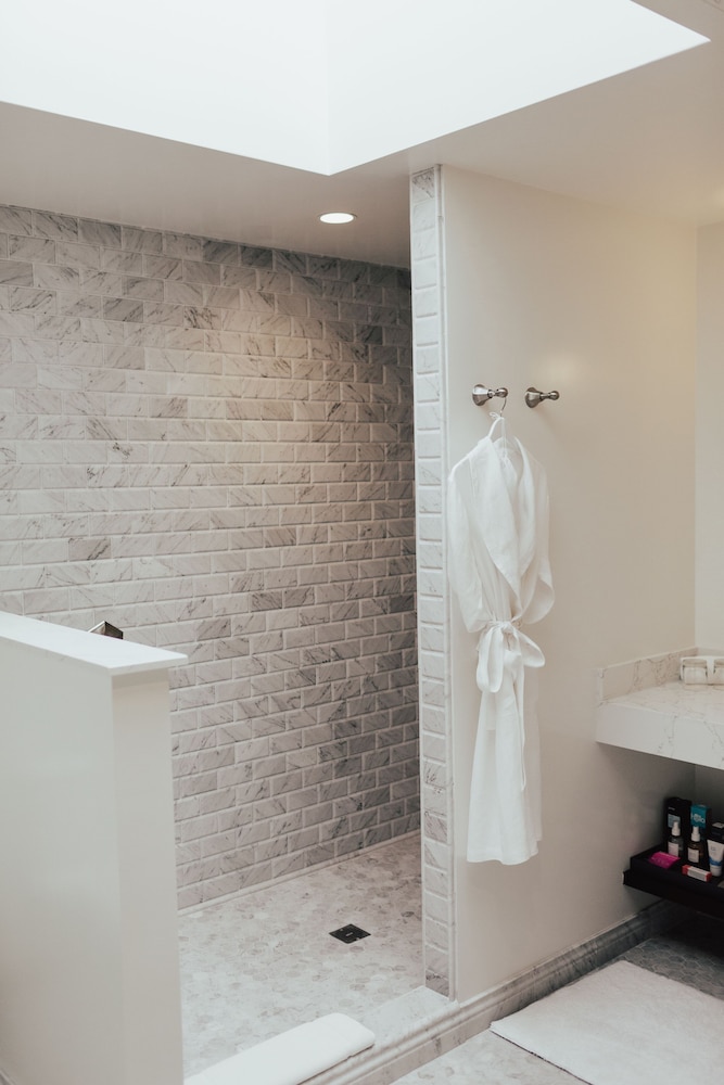 Clocktower, Suite, King Bed، The Winston Solvang 4/4