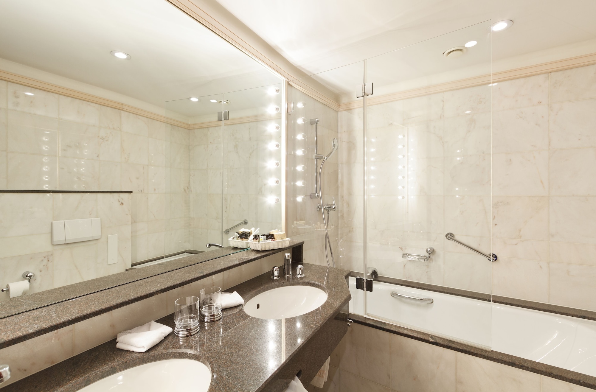 Junior Suite, Twin Beds, Art Boutique Hotel Monopol 4/4