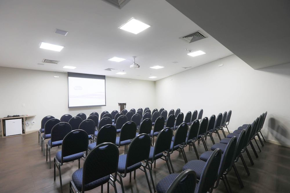 Hotel Amsterdam Montes Claros (ex. eSuites Montes Claros by Atlantica) 50/57