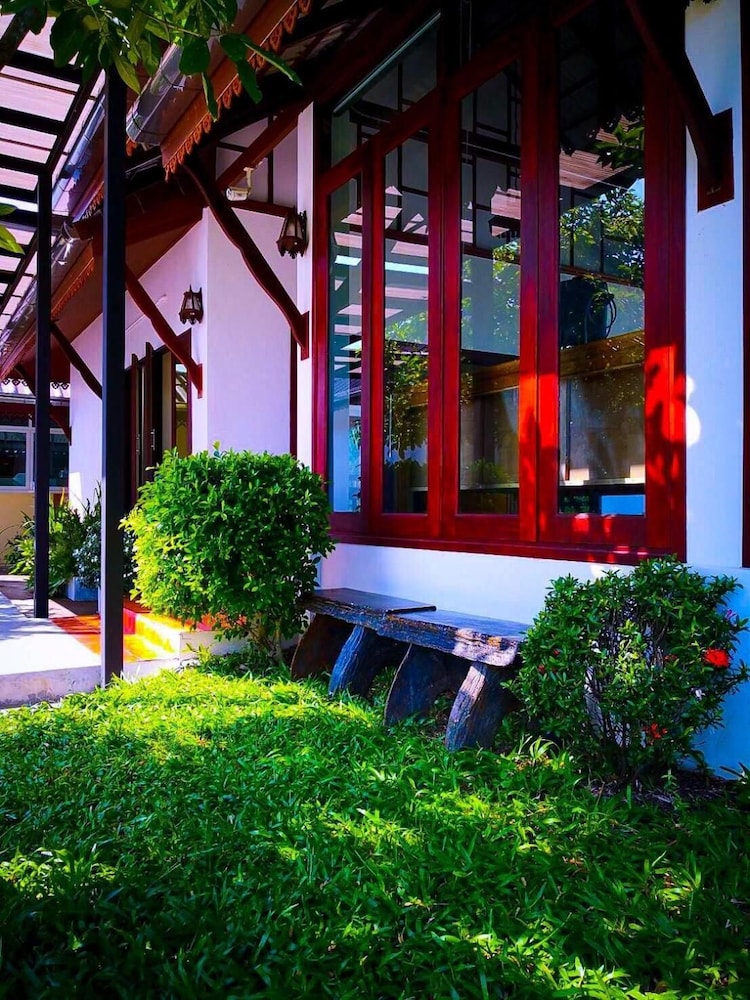 Khum Nakhon Hotel 40/47