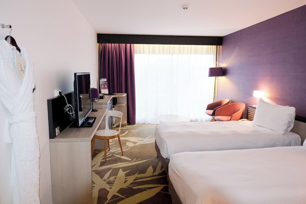 CLASSIC, DOUBLE BED, CITY VIEW