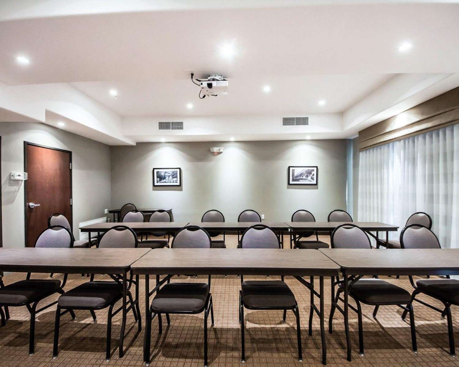 Sleep Inn & Suites Hennessey 32/38
