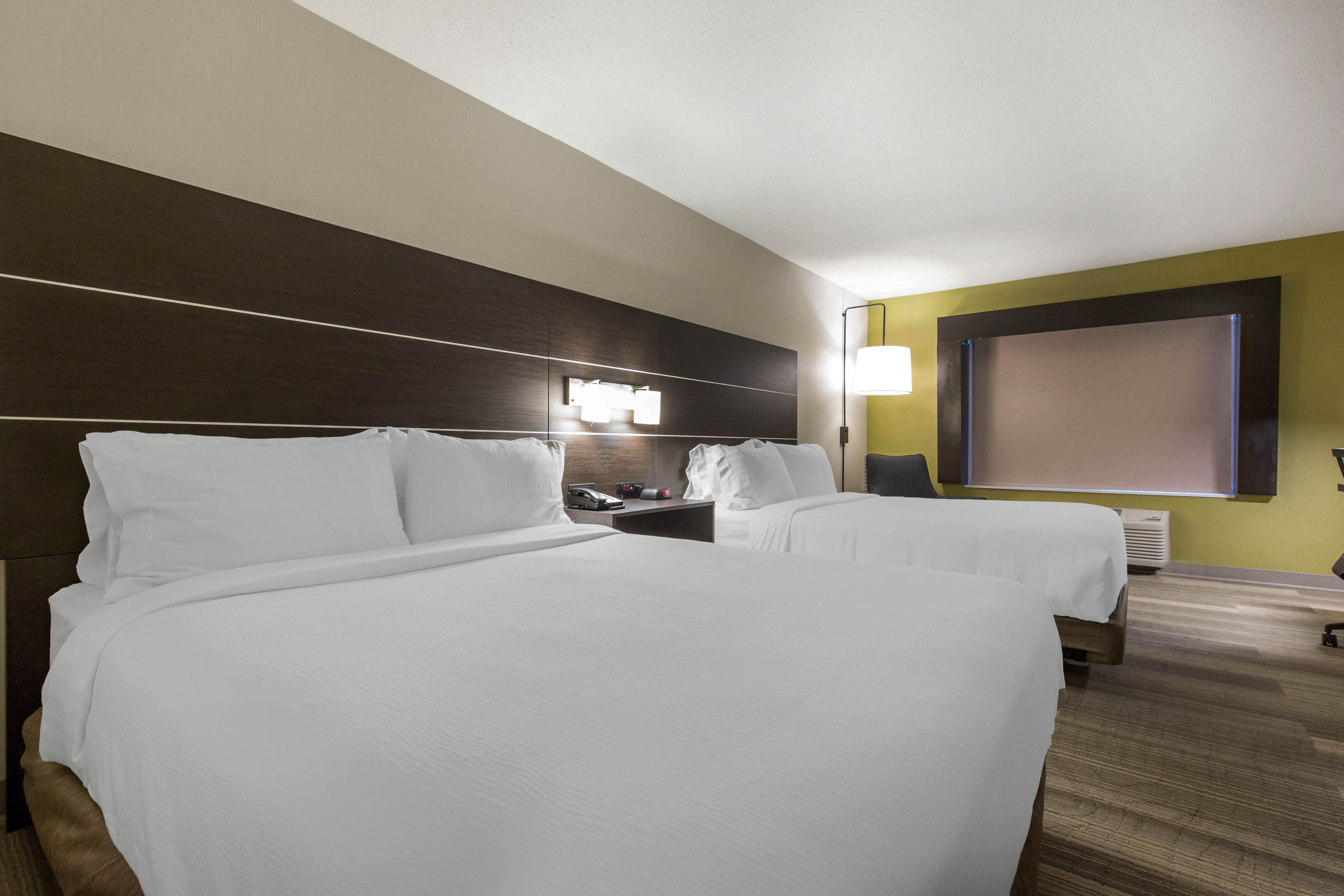 Holiday Inn Express and Suites Chicago West St Charles an IHG Hotel 21/72