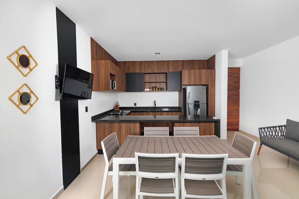 Angelina 28 Beachfront by Nah Hotels 4/53