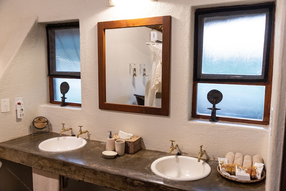 Nyati Safari Lodge 50/50