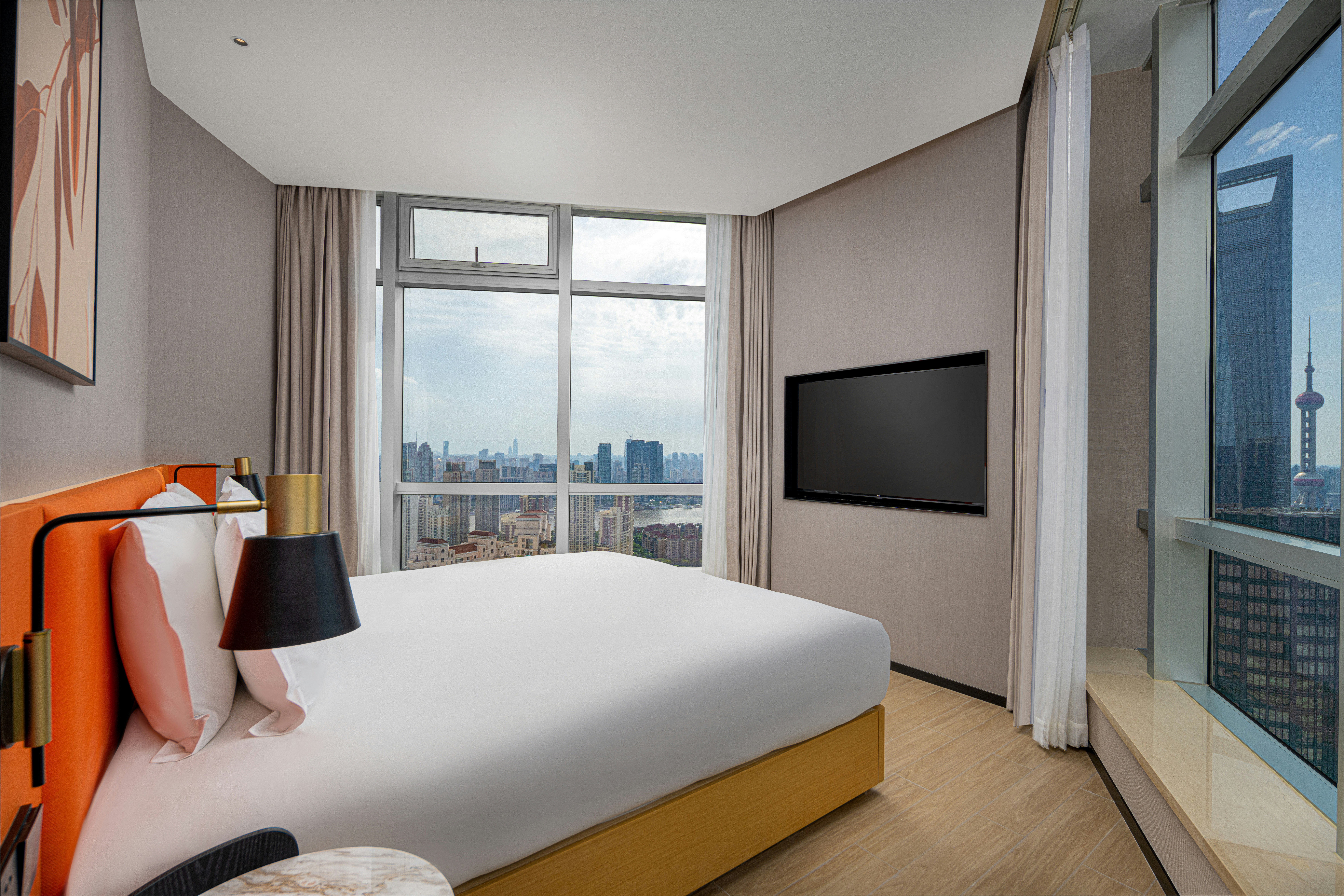 DELUXE, SUITE, KING BED