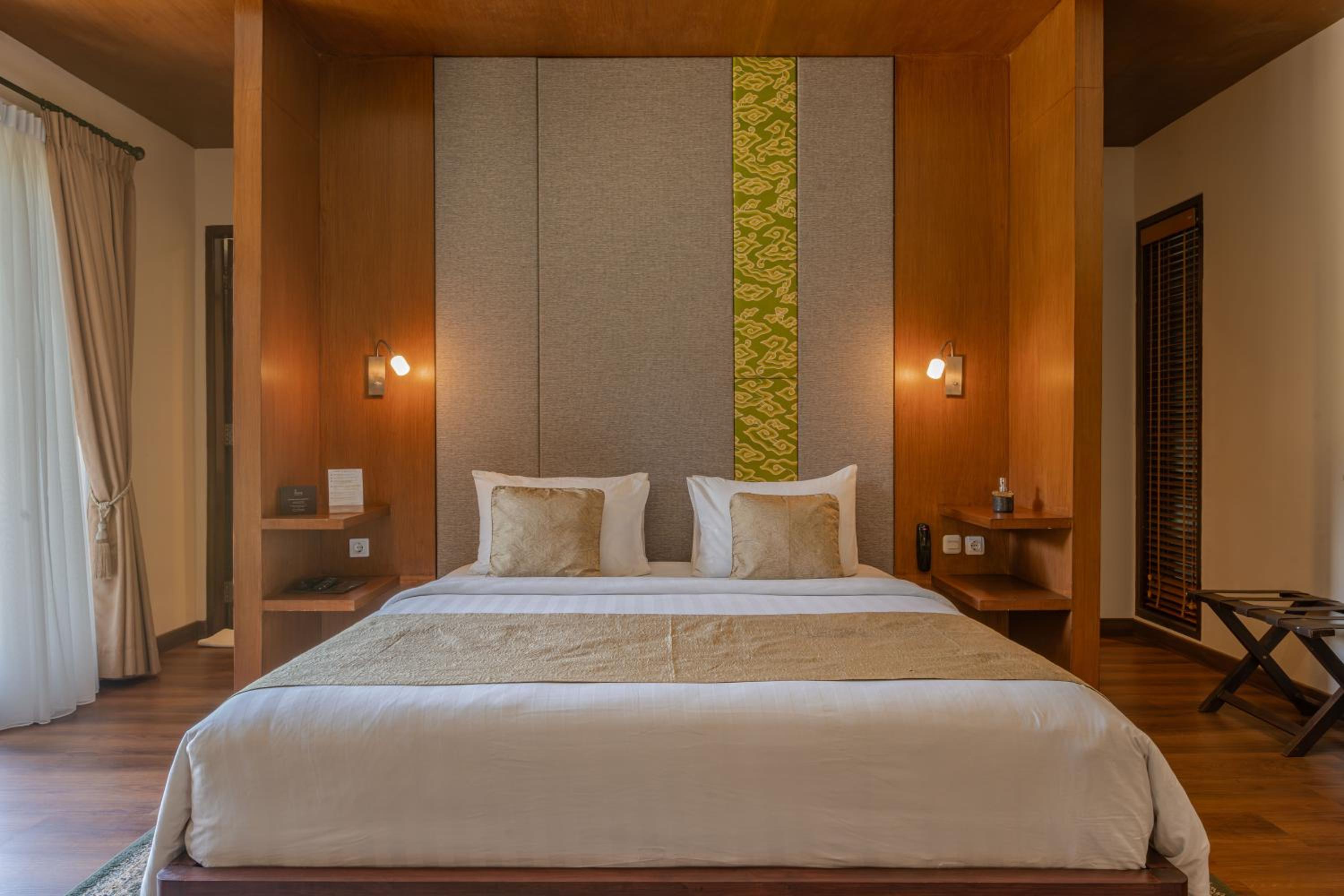 Anandita, 5 Bedrooms, Residence