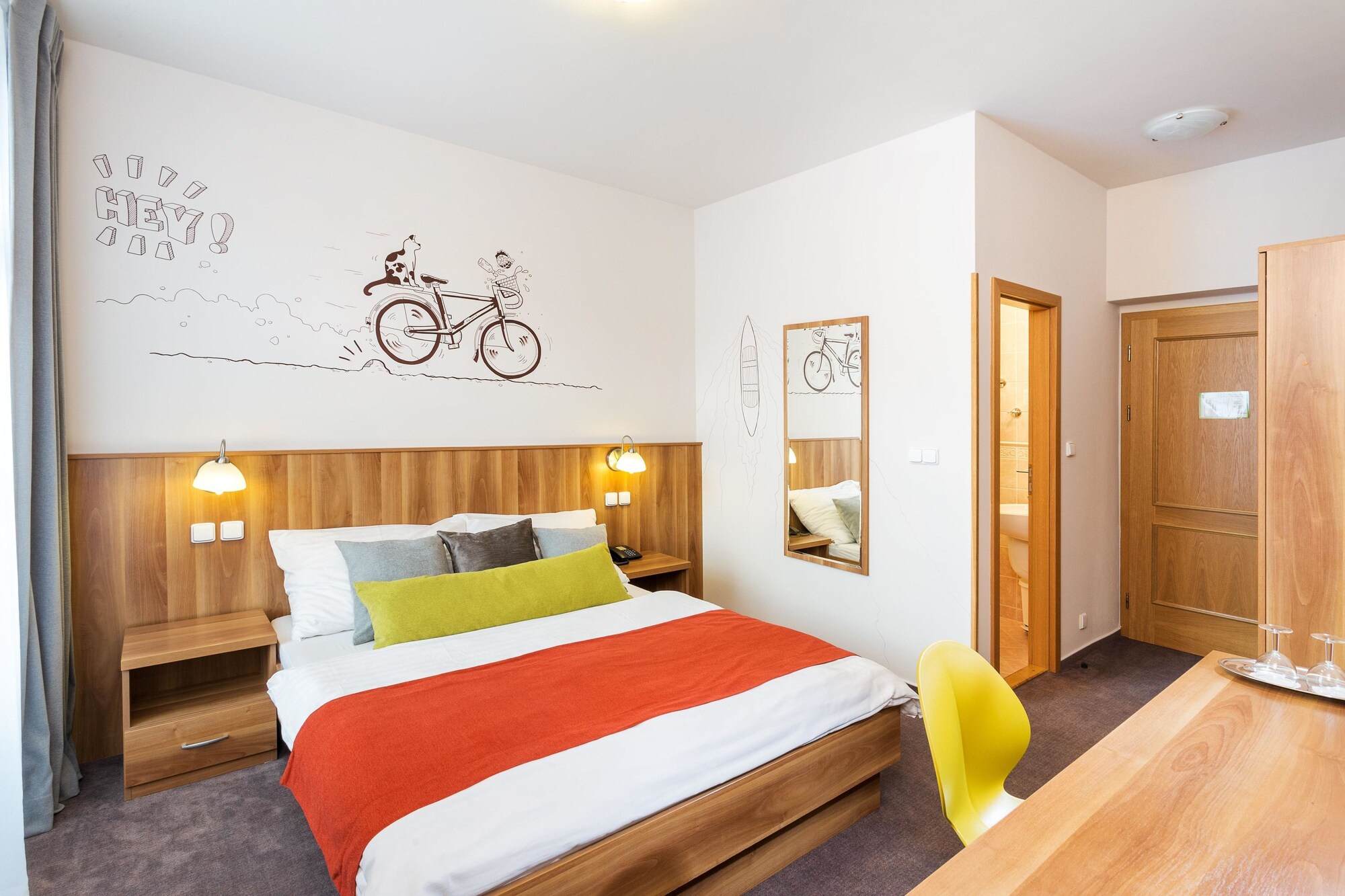 DELUXE, DOUBLE BED