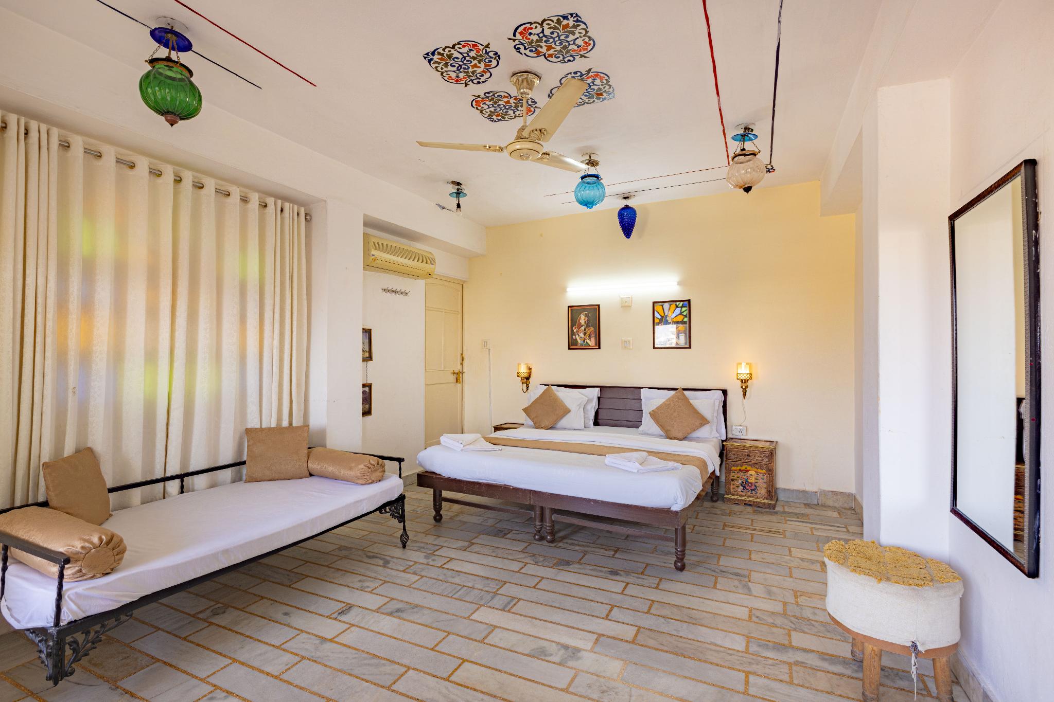 غرفة بإطلالة على البحيرة، Hotel Lake Ghat Palace 2/2