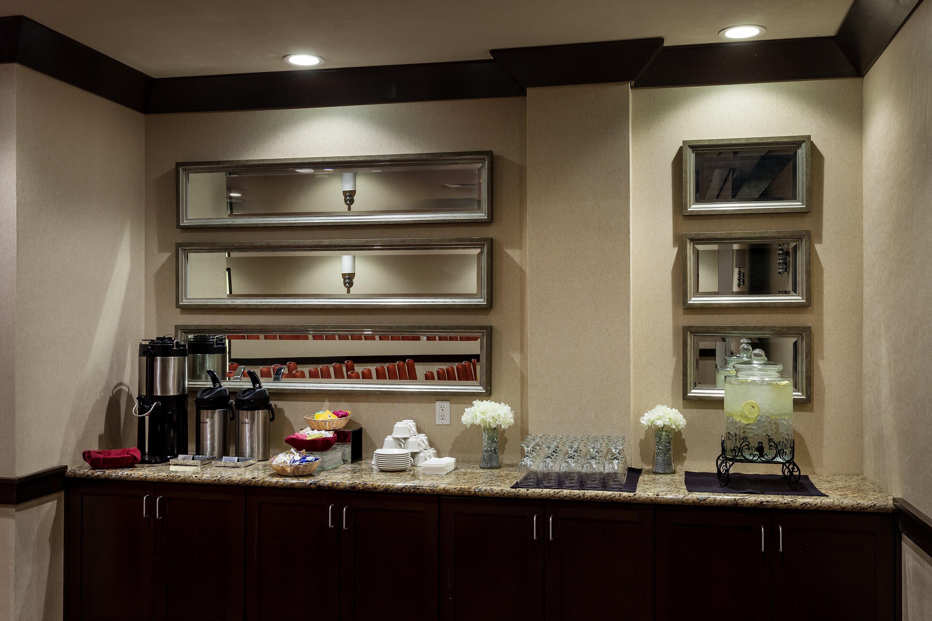Crowne Plaza Anchorage-Midtown 9/78
