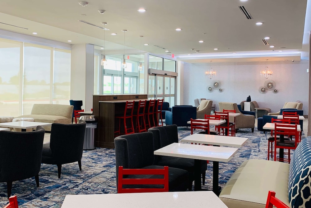 La Quinta Inn & Suites by Wyndham - Red Oak TX IH-35E 16/23