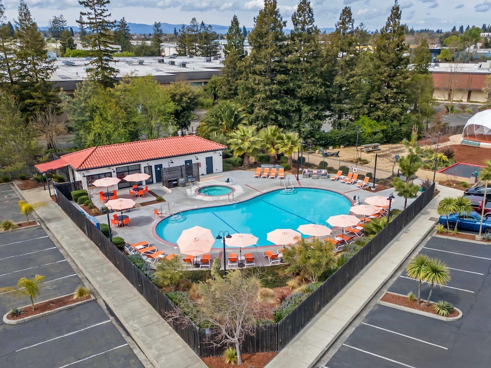 The Sandman Santa Rosa Sonoma, an Ascend Collection Hotel 65/68