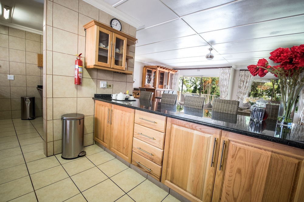 Lake View Cabanas 7/69