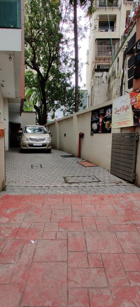 Landmark Residency 46/49