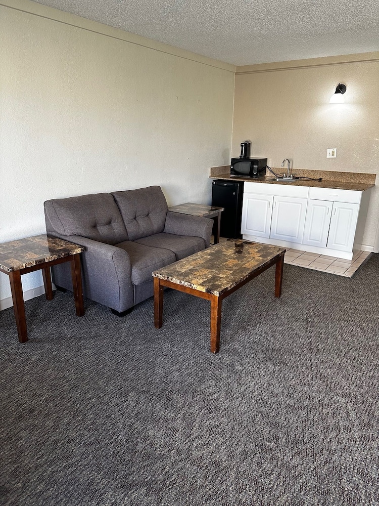 Ramada By Wyndham Virginia Beach 27/37