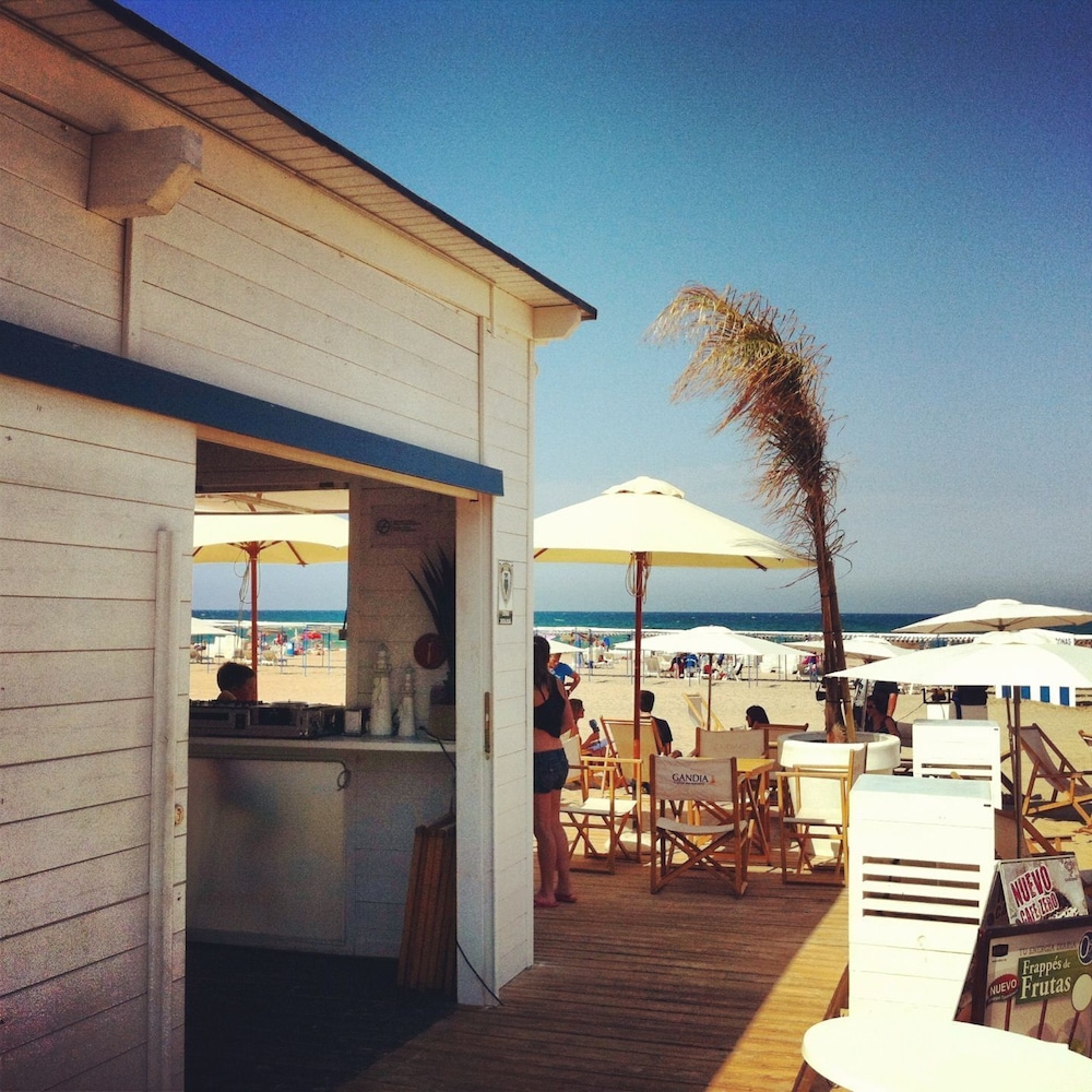 Hugo Beach Hotel 1/31