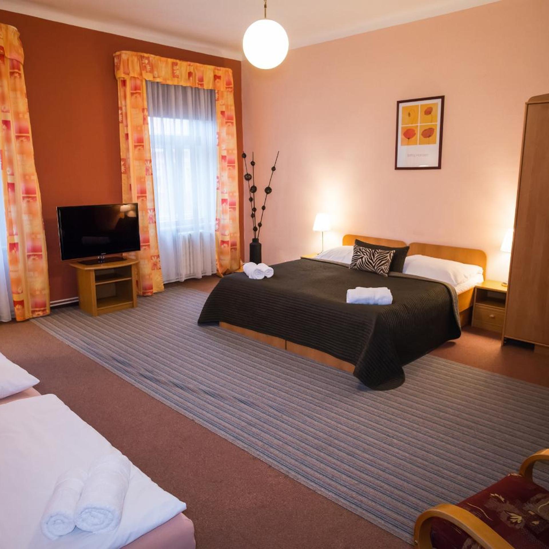 ROOM, TRIPLE