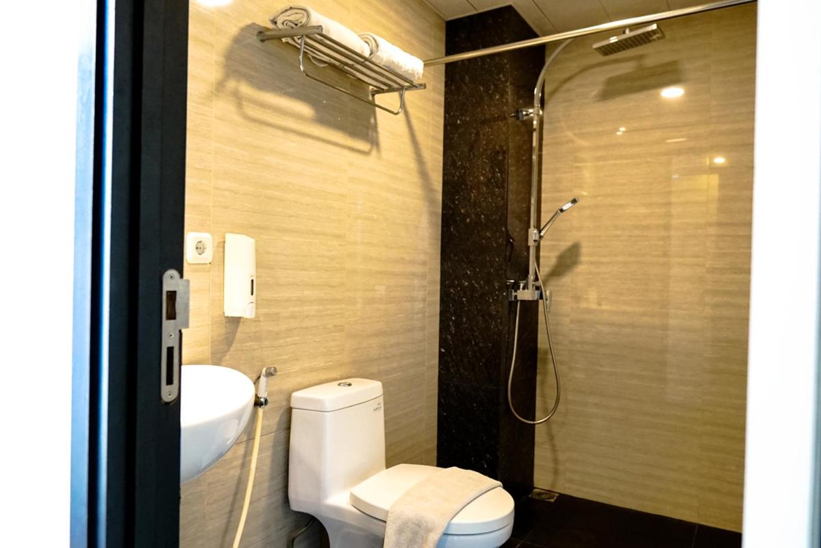 Deluxe, Double or Twin Bed, City View, Empress Hotel Makassar 4/4