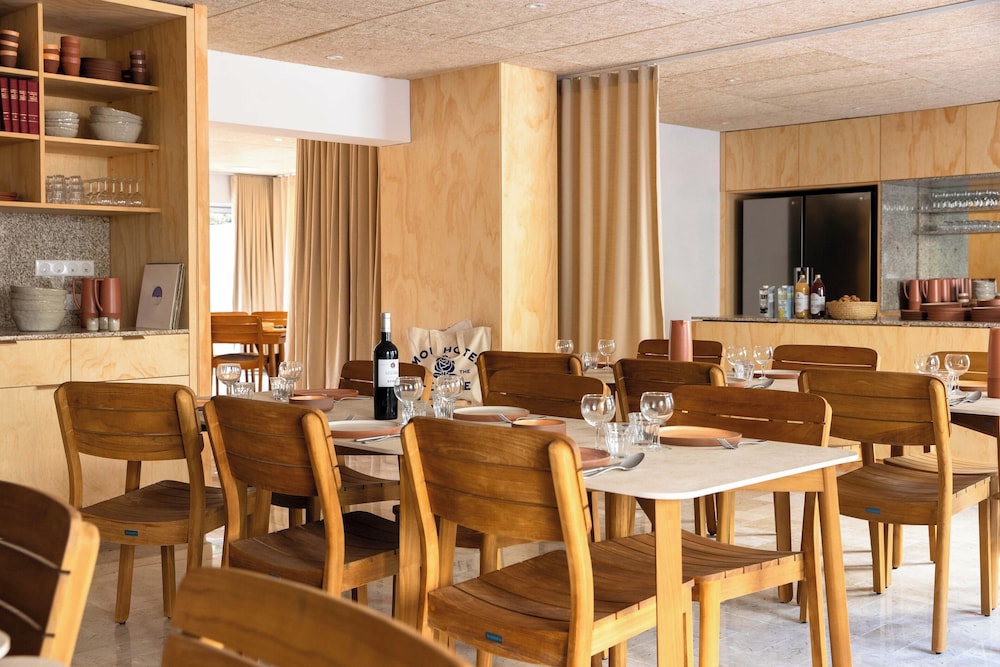 MOB Hotel Cannes 25/37
