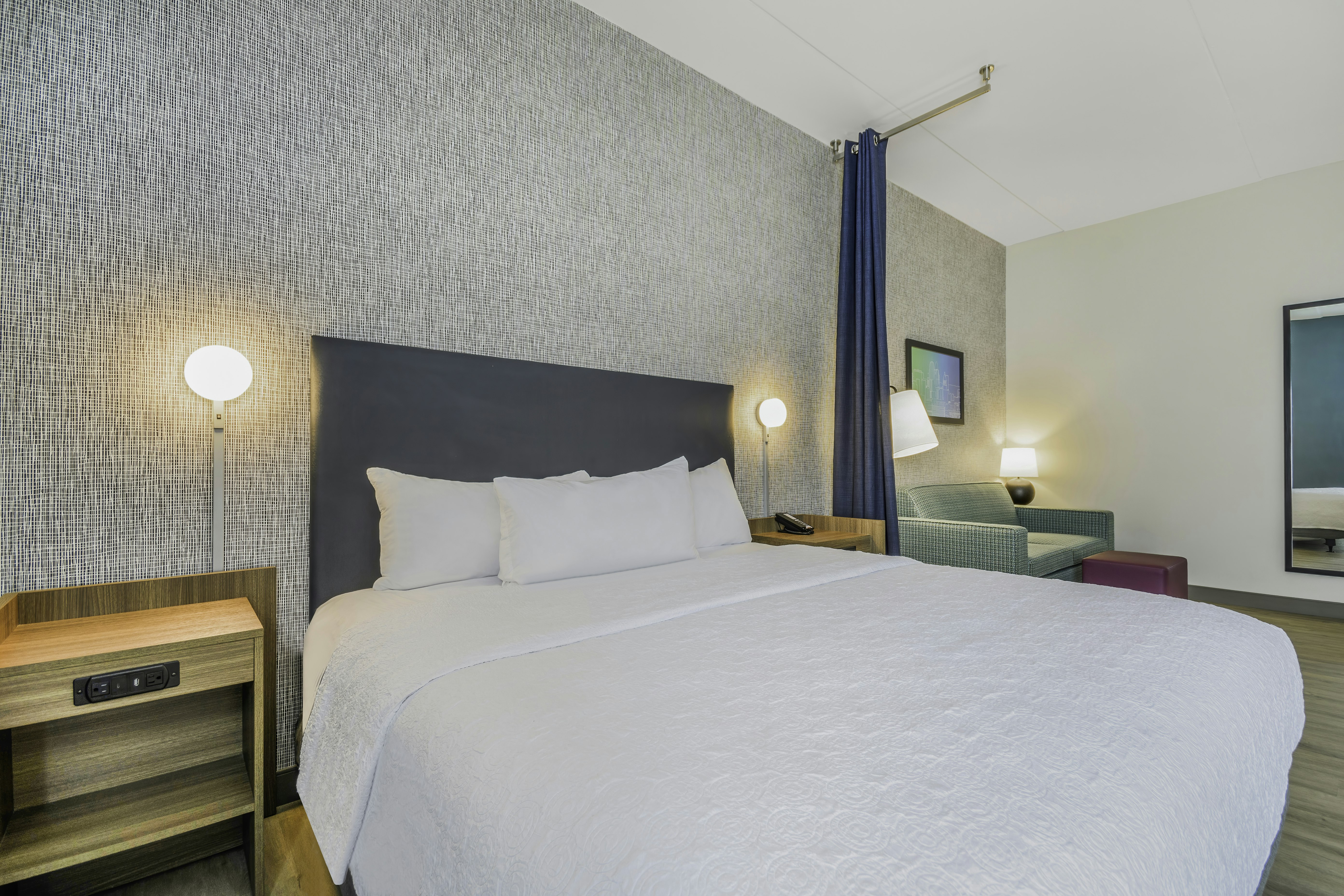 STUDIO, KING BED, ACCESSIBLE