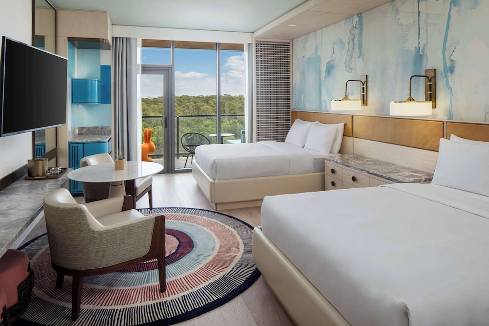 DELUXE, 2 QUEEN BEDS, NATURE VIEW, BALCONY