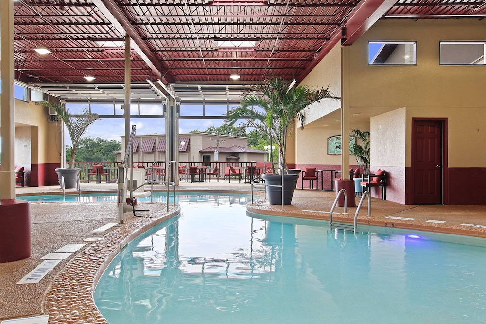 The Resort at Lake of the Ozarks 24/51