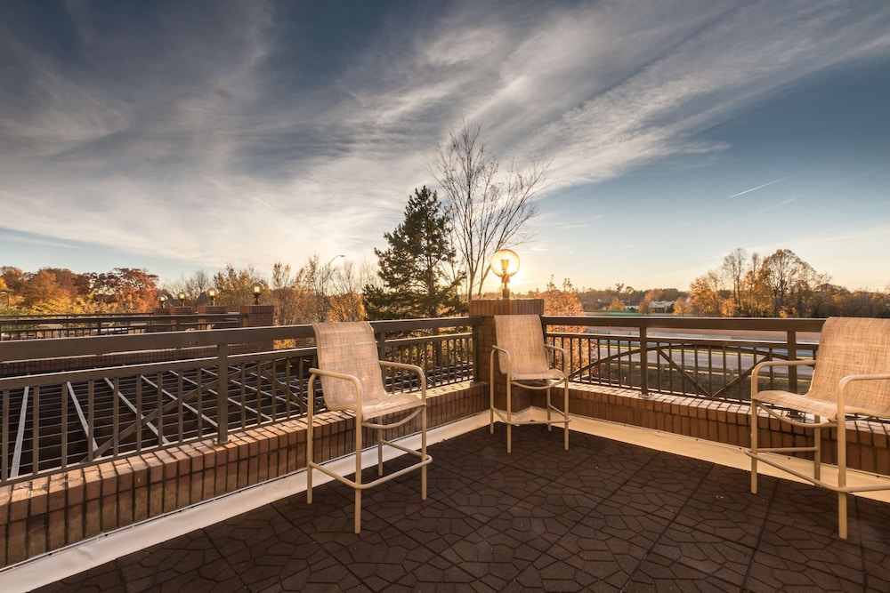 Country Inn & Suites By Radisson Lake Norman Huntersville NC 4/48