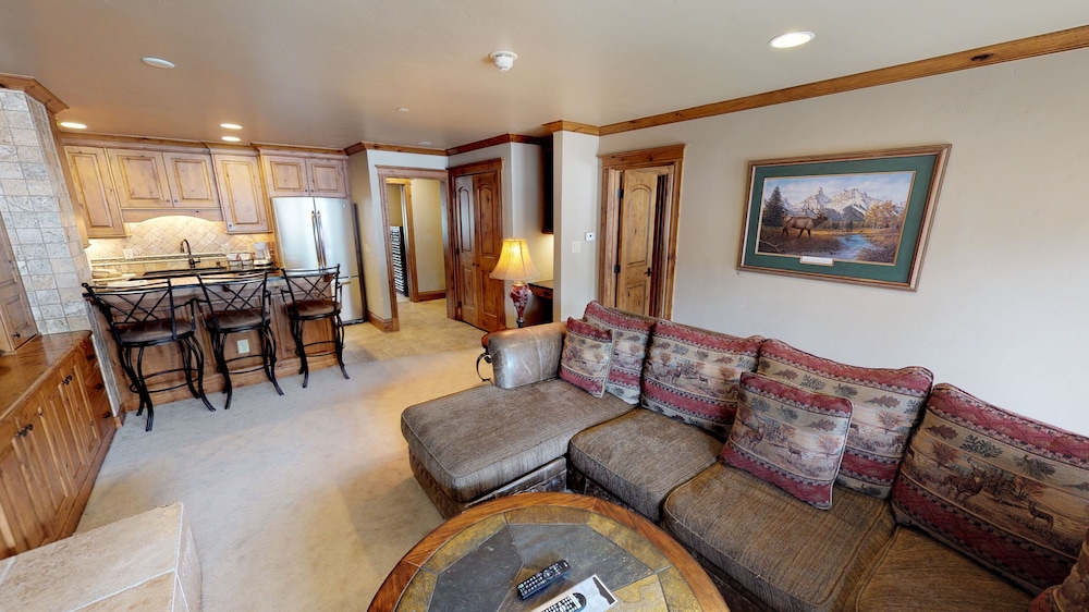 Manor Vail Lodge 24/50