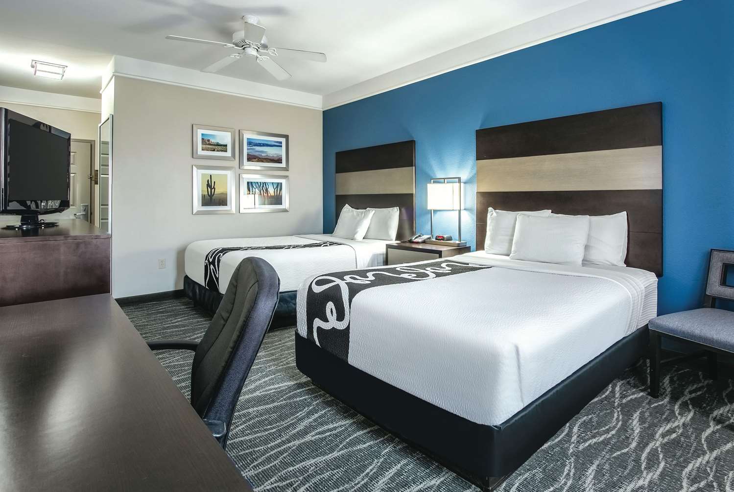 La Quinta Inn and Suites Phoenix I-10 West 10/50