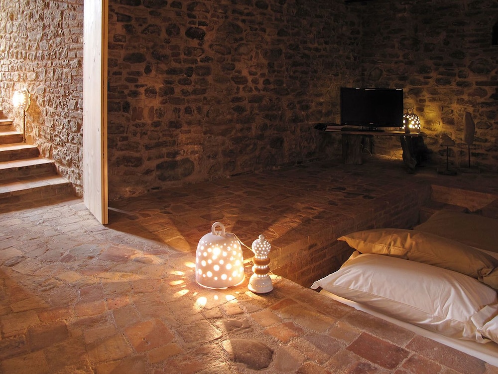 Castello Di Granarola 198/228